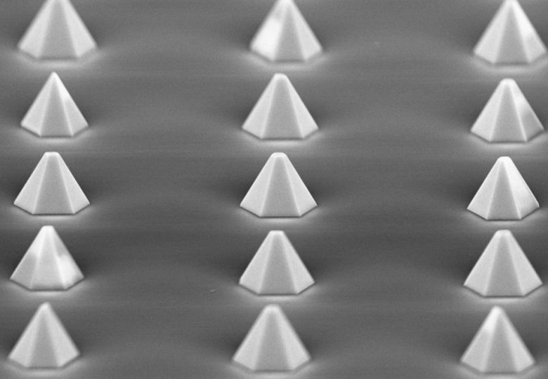 金字塔结构Micro LED（图片来源：Polar Light Technologies）